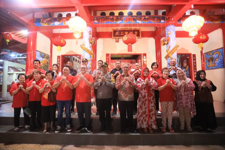 Asripan Nani Hadiri Perayaan Tahun Baru Imlek 2575 Bersama Warga Tionghoa di Kotamobagu