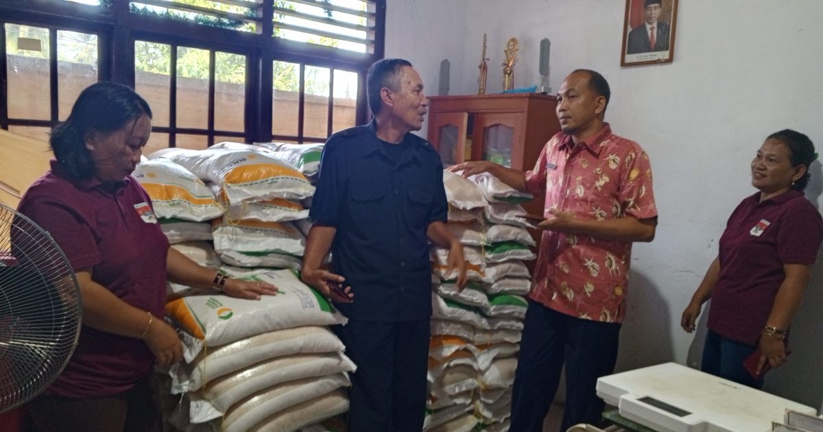 Bupati Perintahkan Stafsus Ketahanan Pangan Awasi Penyaluran Beras Bantuan