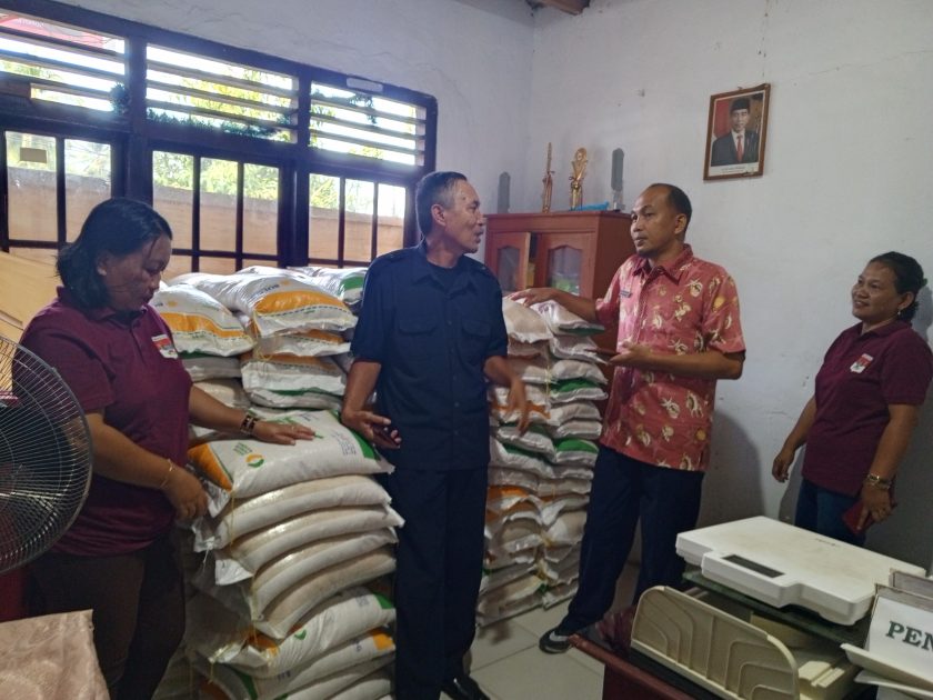 Bupati Perintahkan Stafsus Ketahanan Pangan Awasi Penyaluran Beras Bantuan