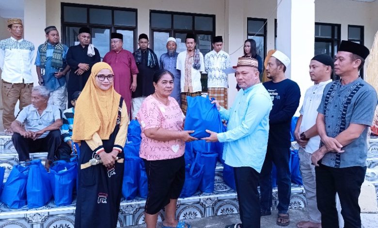 Sadam Serahkan 50 Paket Paket Sembako Untuk Warga Kotabunan Selatan