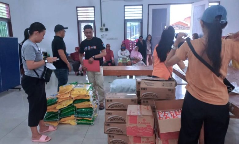 Warga Serbu Pasar Murah di Desa Buyat Satu