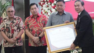 Gubernur Olly Dondokambey Terima Penghargaan sebagai Tokoh Mapalus Pendidikan