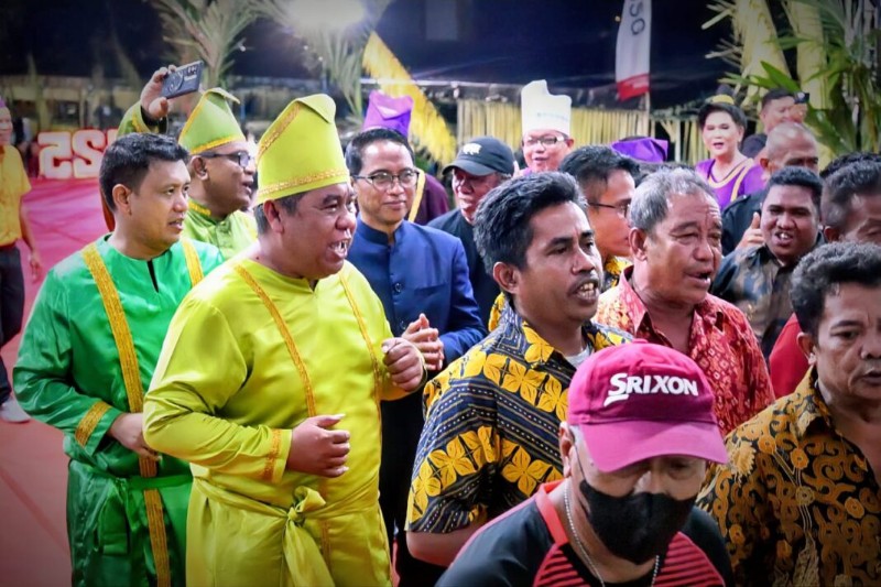 Bupati Boltim Hadiri Pesta Adat Tulude di Sangihe