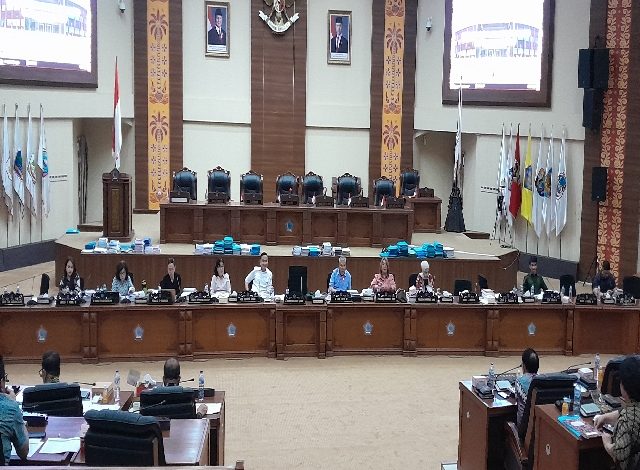 Rapat Pansus Nick Lomban