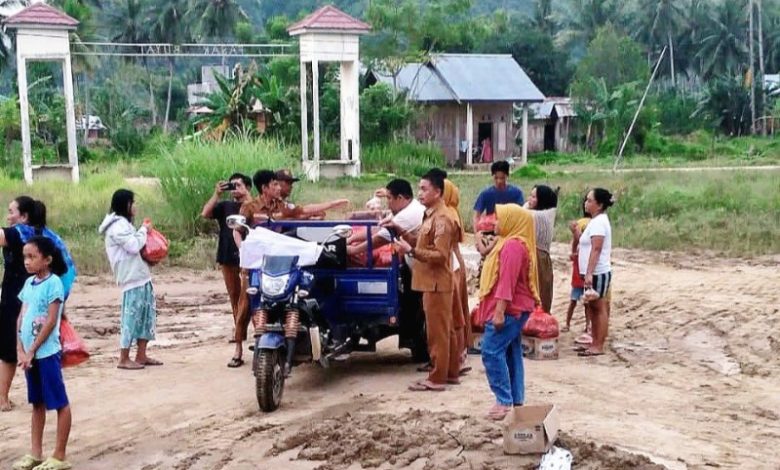 Pemdes Buyat Satu Salurkan Bantuan Dari Pemkab dan PKK Boltim