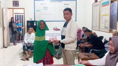 Pemdes Buyat Satu Salurkan BLT Tahap Kedua
