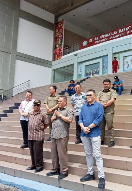 Sopir Mikrolet Kepung DPRD Sulut