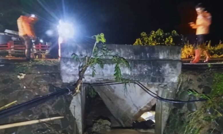 Jalan Pinogaluman–Dumoga amblas