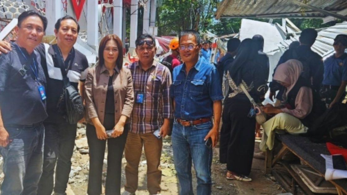Sintya Bojoh Tinjau Lokasi Gempa Manado