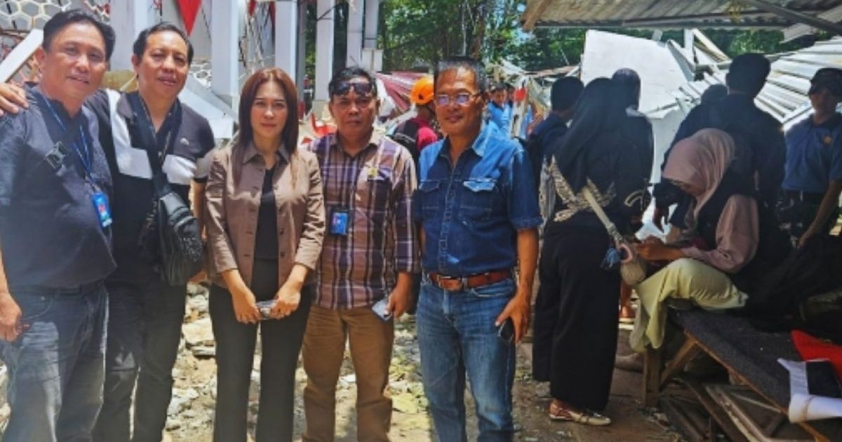 Sintya Bojoh Tinjau Lokasi Gempa Manado