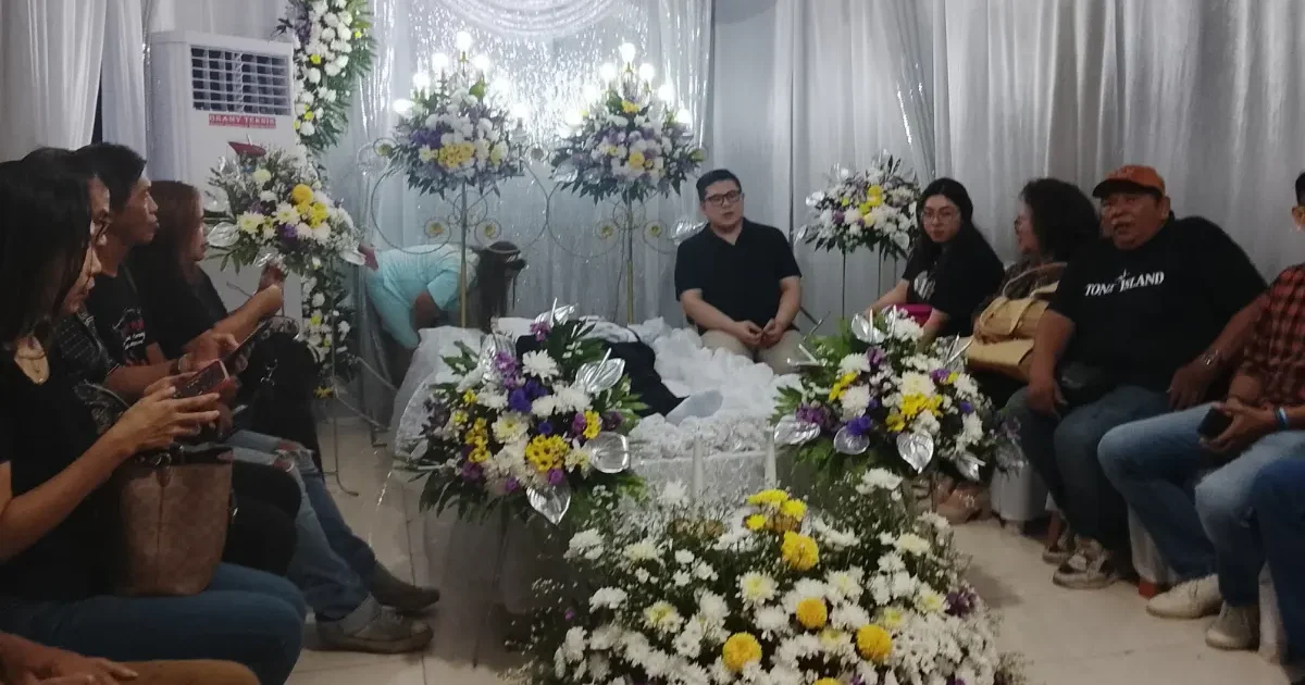 Rektor Pertama Unima Prof Jan Lombok Tutup Usia