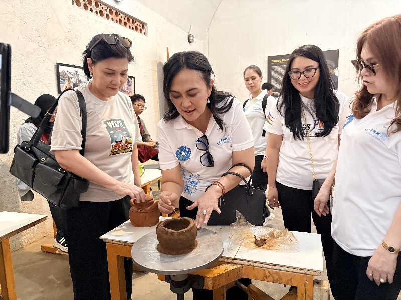 First Lady Nyiur Melambai Anik Yulius Selvanus