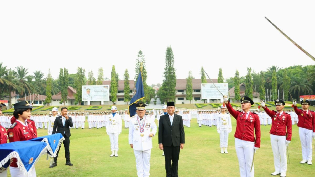 Yulius Selvanus Tokoh Kehormatan IPDN